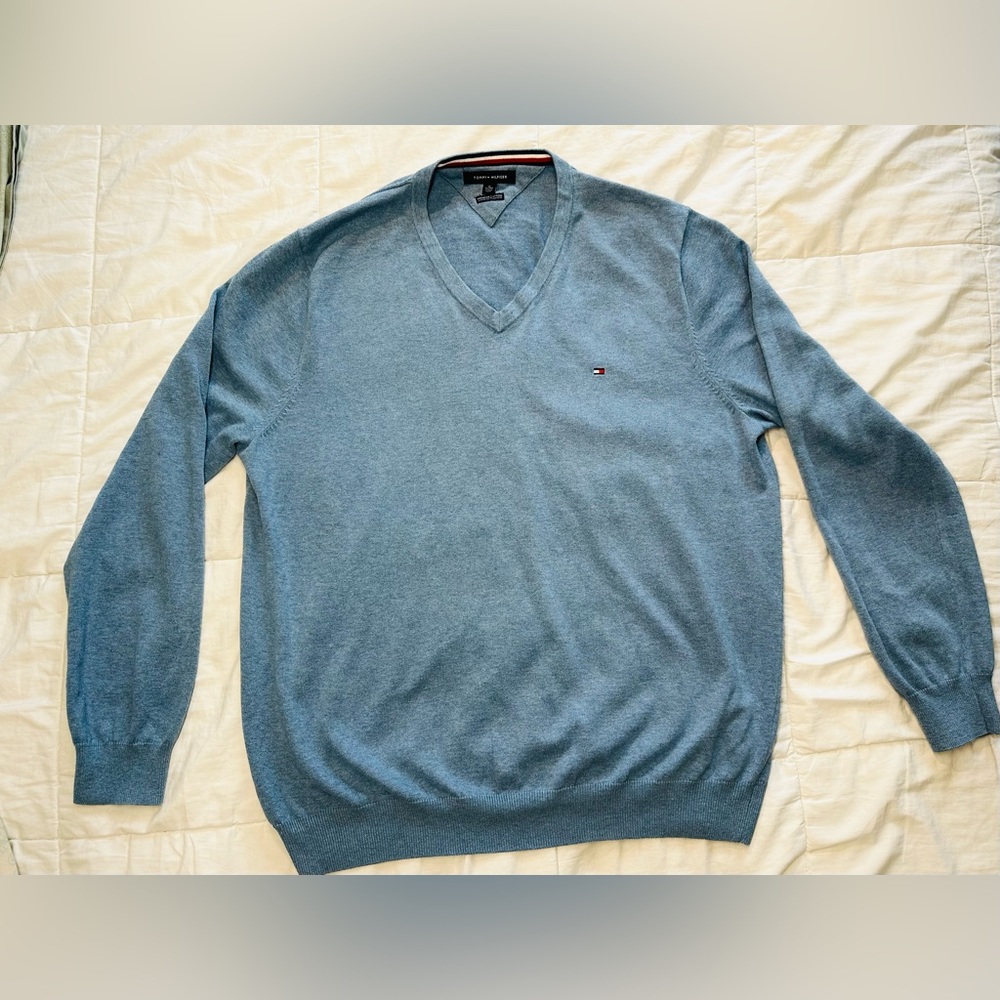 Tommy Hilfiger Men's Essential Long Sleeve Cotton V-Neck Pullover Sweater
